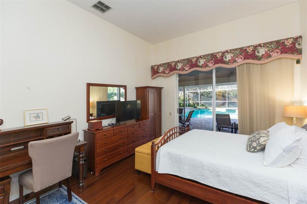 Image 23 of property listing at 9108 CANBERLEY DRIVE, Tampa, FL 33647