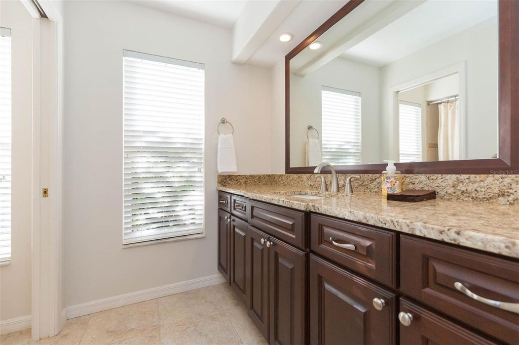 Image 32 of property listing at 9108 CANBERLEY DRIVE, Tampa, FL 33647