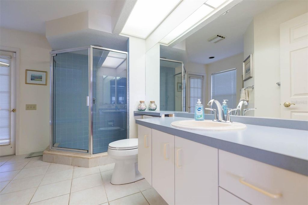 Image 41 of property listing at 9108 CANBERLEY DRIVE, Tampa, FL 33647