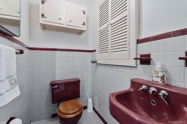 29 Summit Avenue, Lynbrook, NY 11563