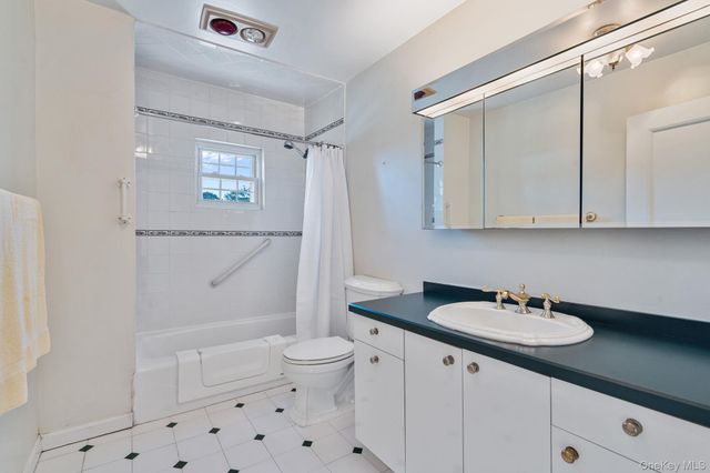 29 Summit Avenue, Lynbrook, NY 11563