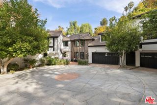 16881 Oak View Drive, Encino, CA 91436