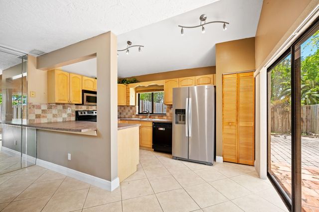 620 Commodore Drive, Plantation, FL 33325