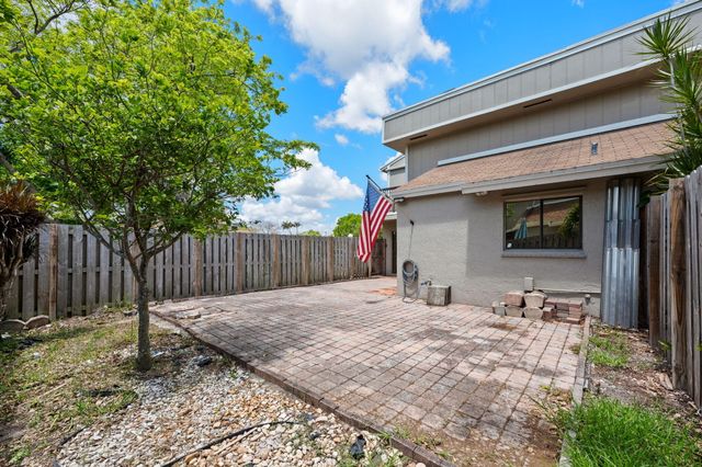 620 Commodore Drive, Plantation, FL 33325