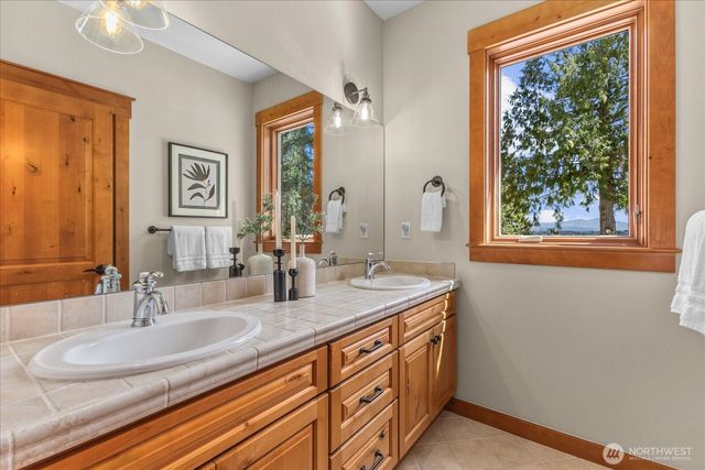 13748 242nd Avenue NE, Woodinville, WA 98077