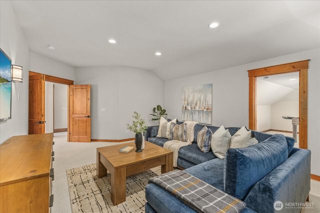 13748 242nd Avenue NE, Woodinville, WA 98077