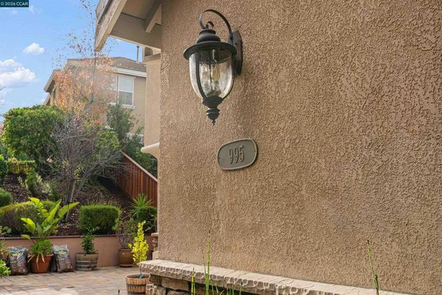 995 Rosehedge Court, Concord, CA 94521