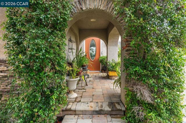 995 Rosehedge Court, Concord, CA 94521
