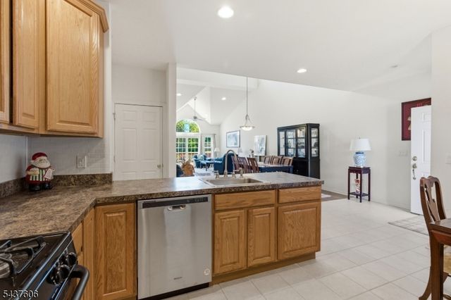 34 Turnberry Ln, Hardyston Twp., NJ 07419
