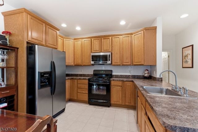 34 Turnberry Ln, Hardyston Twp., NJ 07419