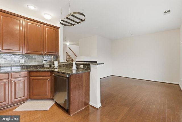 4477-B BEACON GROVE CIR, Fairfax, VA 22033