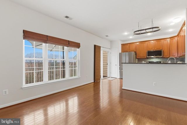 4477-B BEACON GROVE CIR, Fairfax, VA 22033