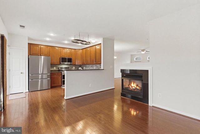 4477-B BEACON GROVE CIR, Fairfax, VA 22033