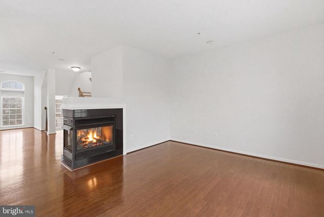 4477-B BEACON GROVE CIR, Fairfax, VA 22033