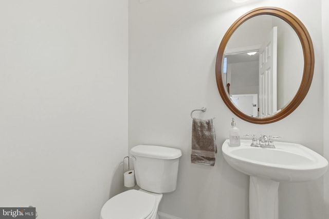 4477-B BEACON GROVE CIR, Fairfax, VA 22033