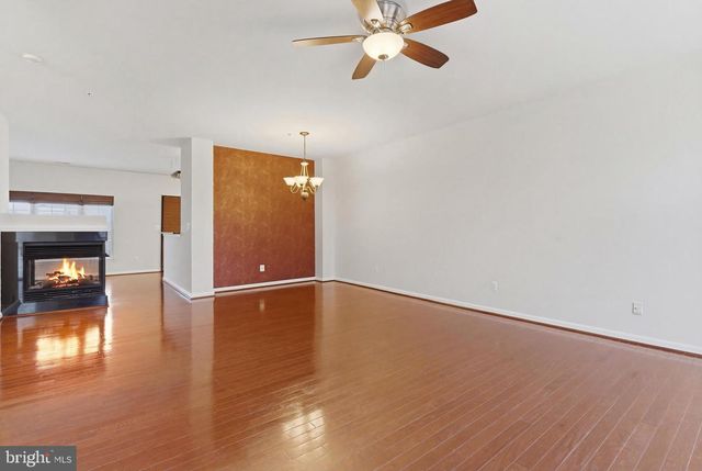 4477-B BEACON GROVE CIR, Fairfax, VA 22033