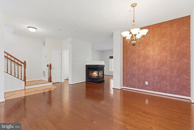 4477-B BEACON GROVE CIR, Fairfax, VA 22033