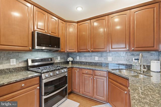 4477-B BEACON GROVE CIR, Fairfax, VA 22033