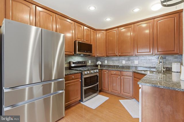 4477-B BEACON GROVE CIR, Fairfax, VA 22033