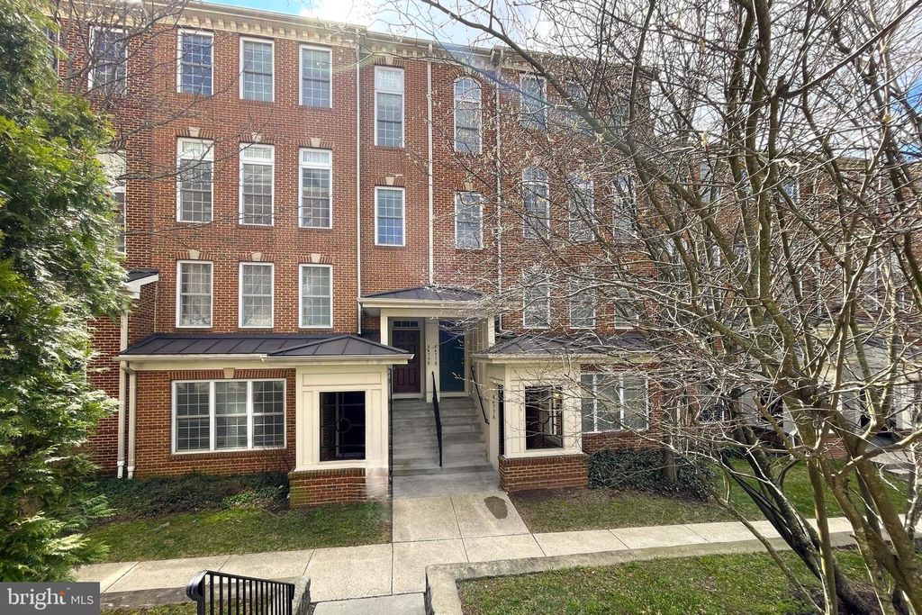 4477-B BEACON GROVE CIR, Fairfax, VA 22033