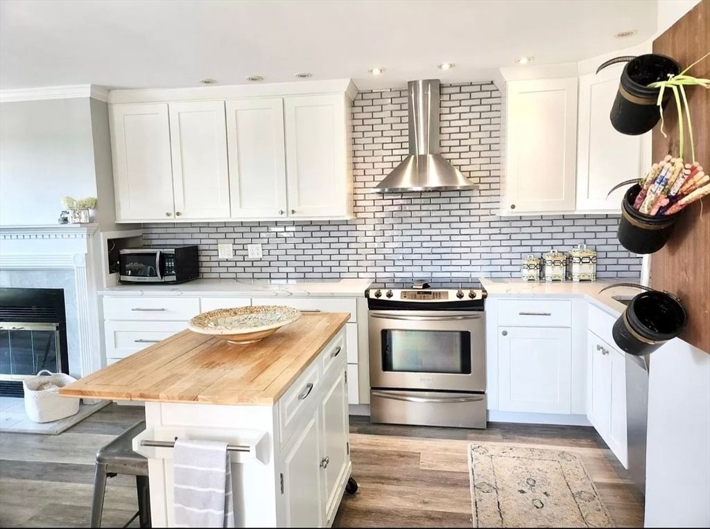 166 Quincy Shore Drive 119, Quincy, MA 02171