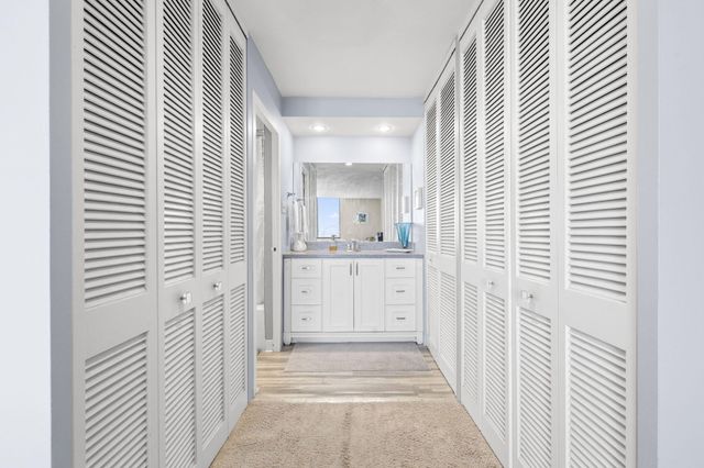 1000 Urlin Avenue, 2007, Columbus, OH 43212