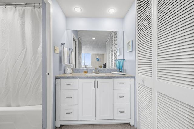 1000 Urlin Avenue, 2007, Columbus, OH 43212