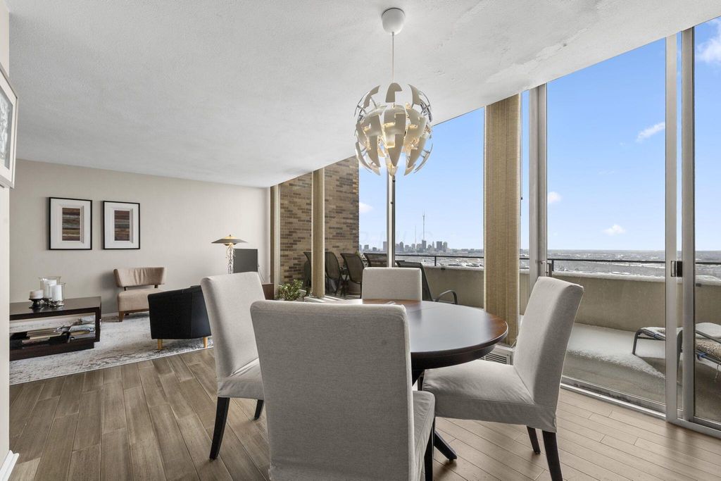 1000 Urlin Avenue, 2007, Columbus, OH 43212