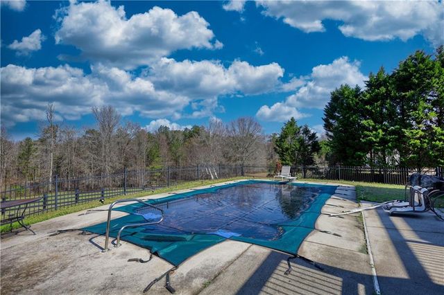 110 Brookview Place, Oxford, GA 30054