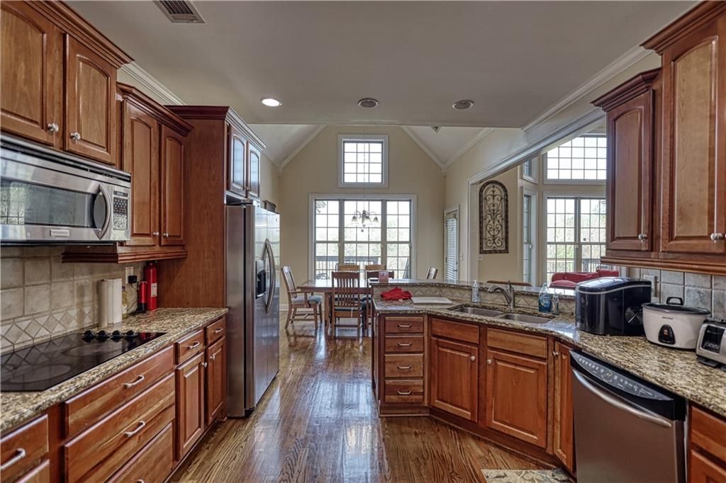 Image 13 of property listing at 110 Brookview Place, Oxford, GA 30054