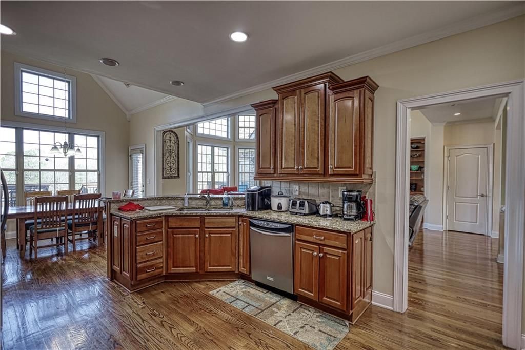 Image 14 of property listing at 110 Brookview Place, Oxford, GA 30054