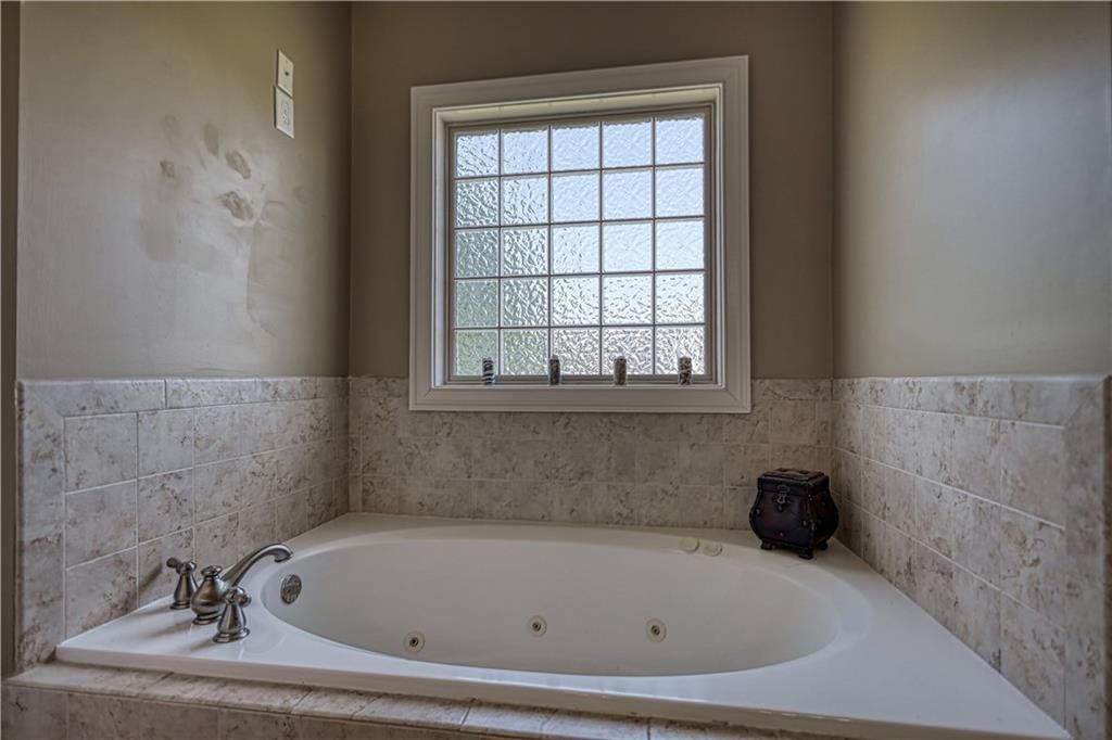Image 30 of property listing at 110 Brookview Place, Oxford, GA 30054