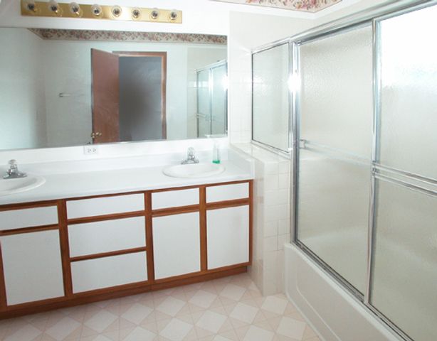 1062 Sheridan Circle, Naperville, IL 60563