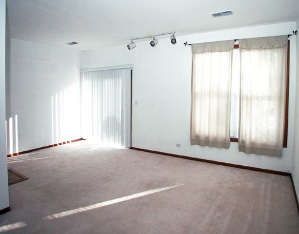 1062 Sheridan Circle, Naperville, IL 60563