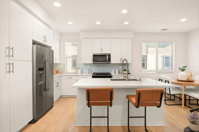 1118 Via Lucero, Oceanside, CA 92056