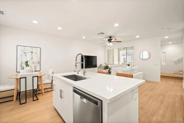 1118 Via Lucero, Oceanside, CA 92056