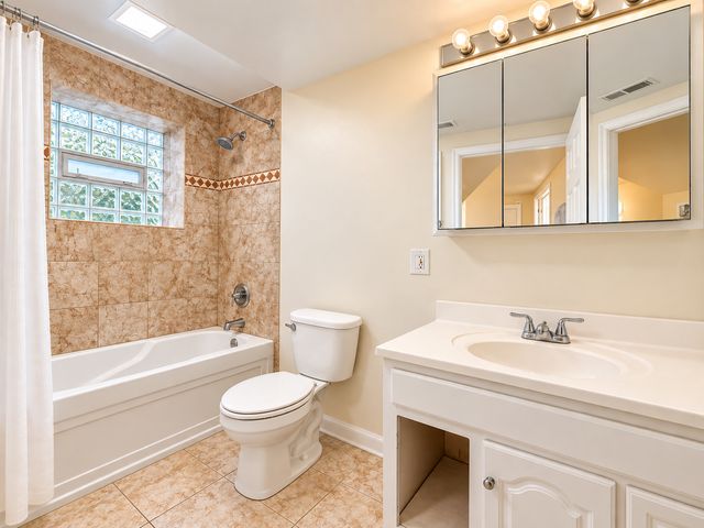 1229 N Austin Boulevard 1, Chicago, IL 60651
