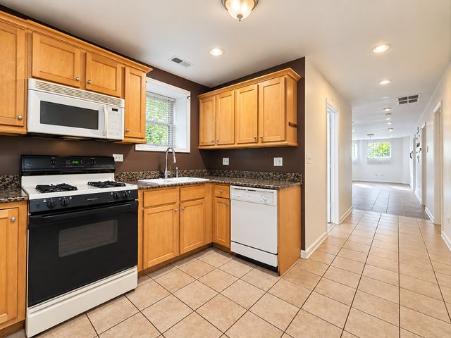 1229 N Austin Boulevard 1, Chicago, IL 60651