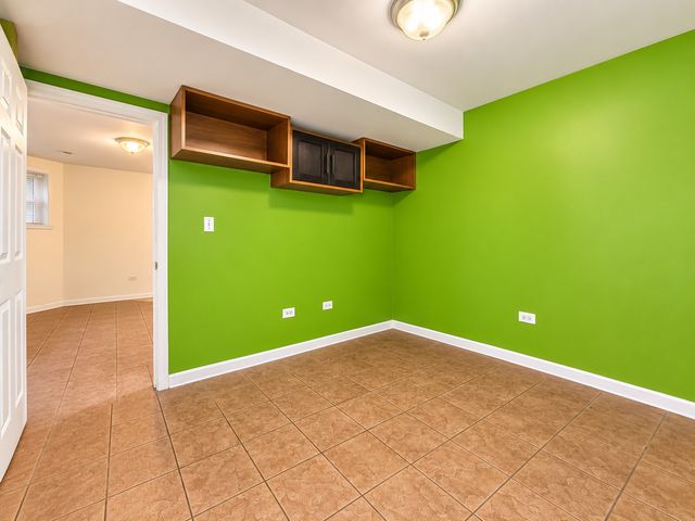 1229 N Austin Boulevard 1, Chicago, IL 60651