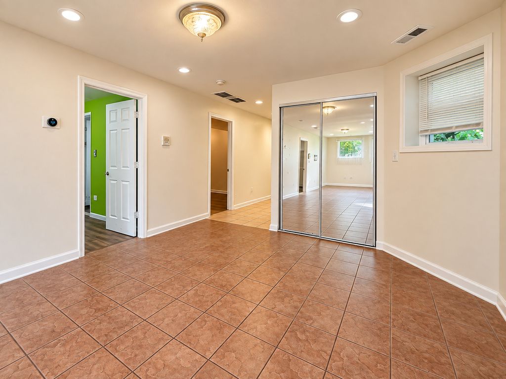 1229 N Austin Boulevard 1, Chicago, IL 60651 — photo 2