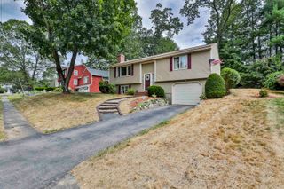 15 Hyacinth Drive, Nashua, NH 03062
