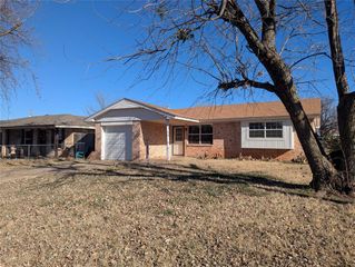516 S Brookview Lane, Mustang, OK 73064