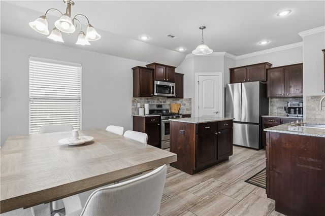 960 Silverthorn Drive, Centerton, AR 72719