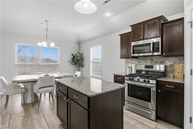 960 Silverthorn Drive, Centerton, AR 72719