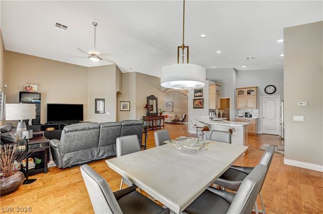 5669 Victoria Regina Avenue, Las Vegas, NV 89139