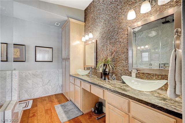 5669 Victoria Regina Avenue, Las Vegas, NV 89139