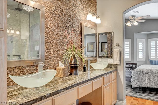 5669 Victoria Regina Avenue, Las Vegas, NV 89139