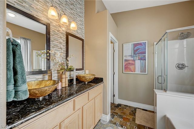 5669 Victoria Regina Avenue, Las Vegas, NV 89139