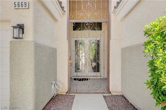 5669 Victoria Regina Avenue, Las Vegas, NV 89139