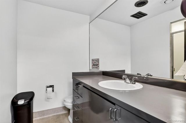 2700 S Shoshone Street, Englewood, CO 80110